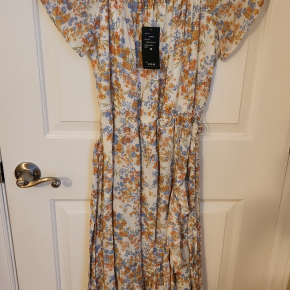 Floral Print Maxi Dress - Picture 2 of 11